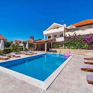 https://merita-apartments.hotelinzadar.com